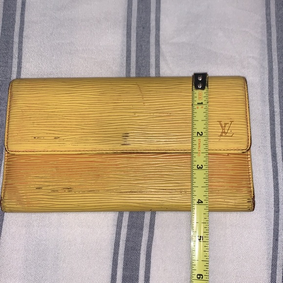 Louis Vuitton Vintage Epi Leather Wallet - Picture 11 of 11